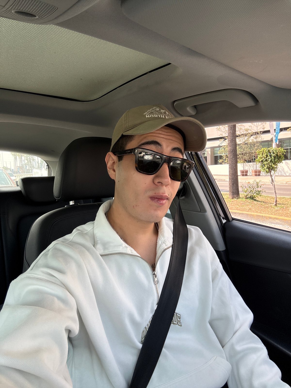 Person takes car selfies while traveling through Puebla traffic
