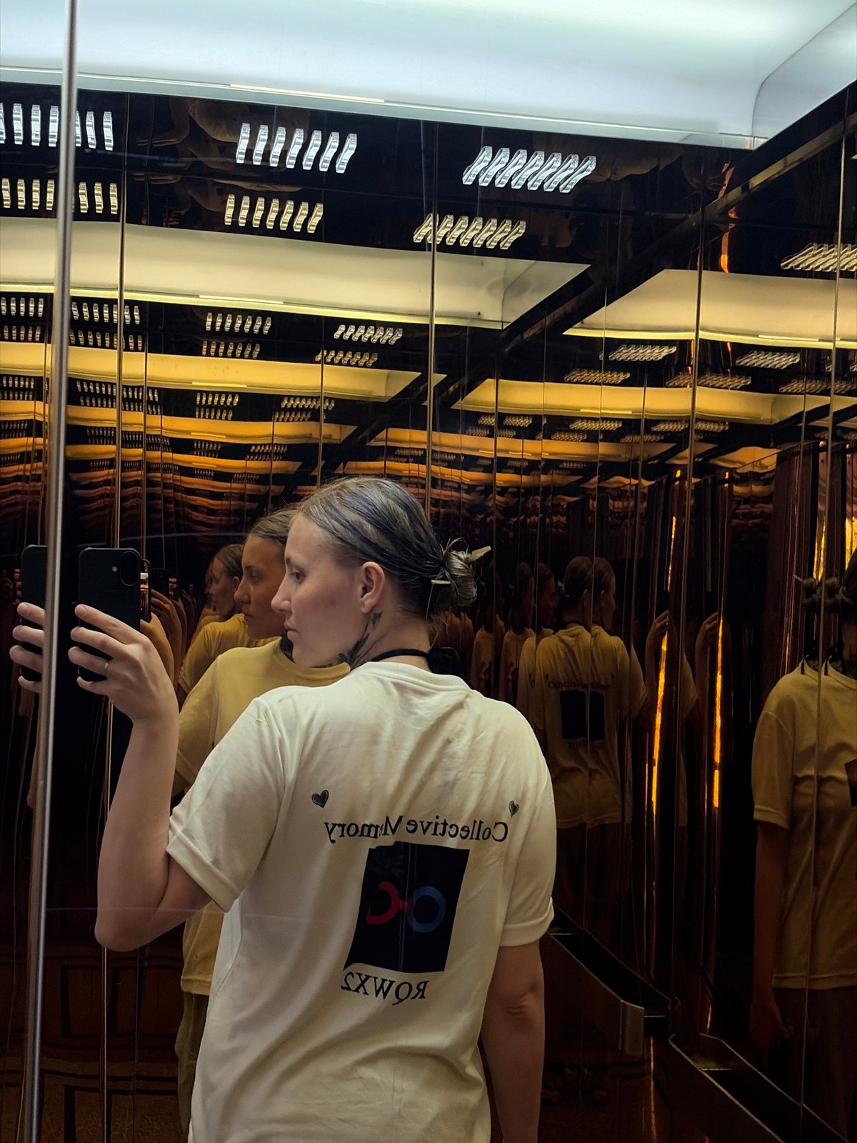 Person takes mirror selfie indoors in Đà Nẵng