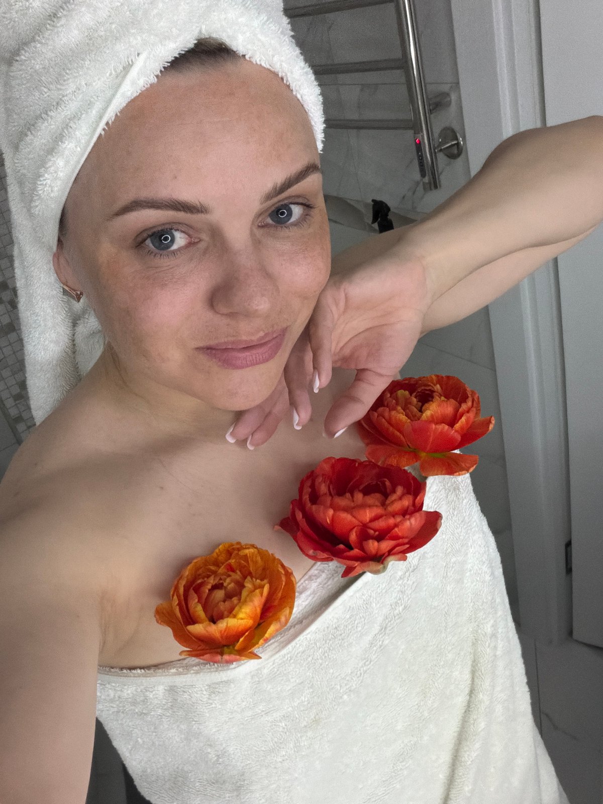 Woman documents spa treatment with selfies in Votkinsk