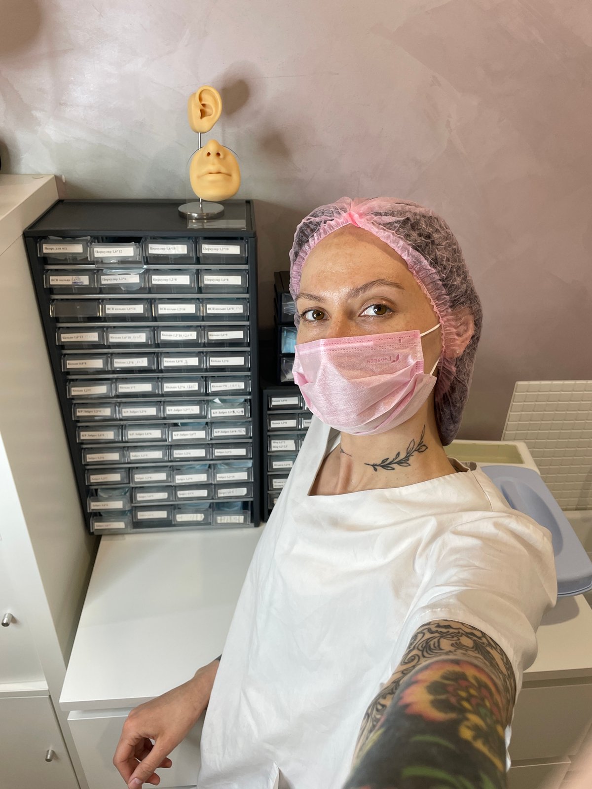 Eyebrow piercing procedure documented at Izhevsk studio