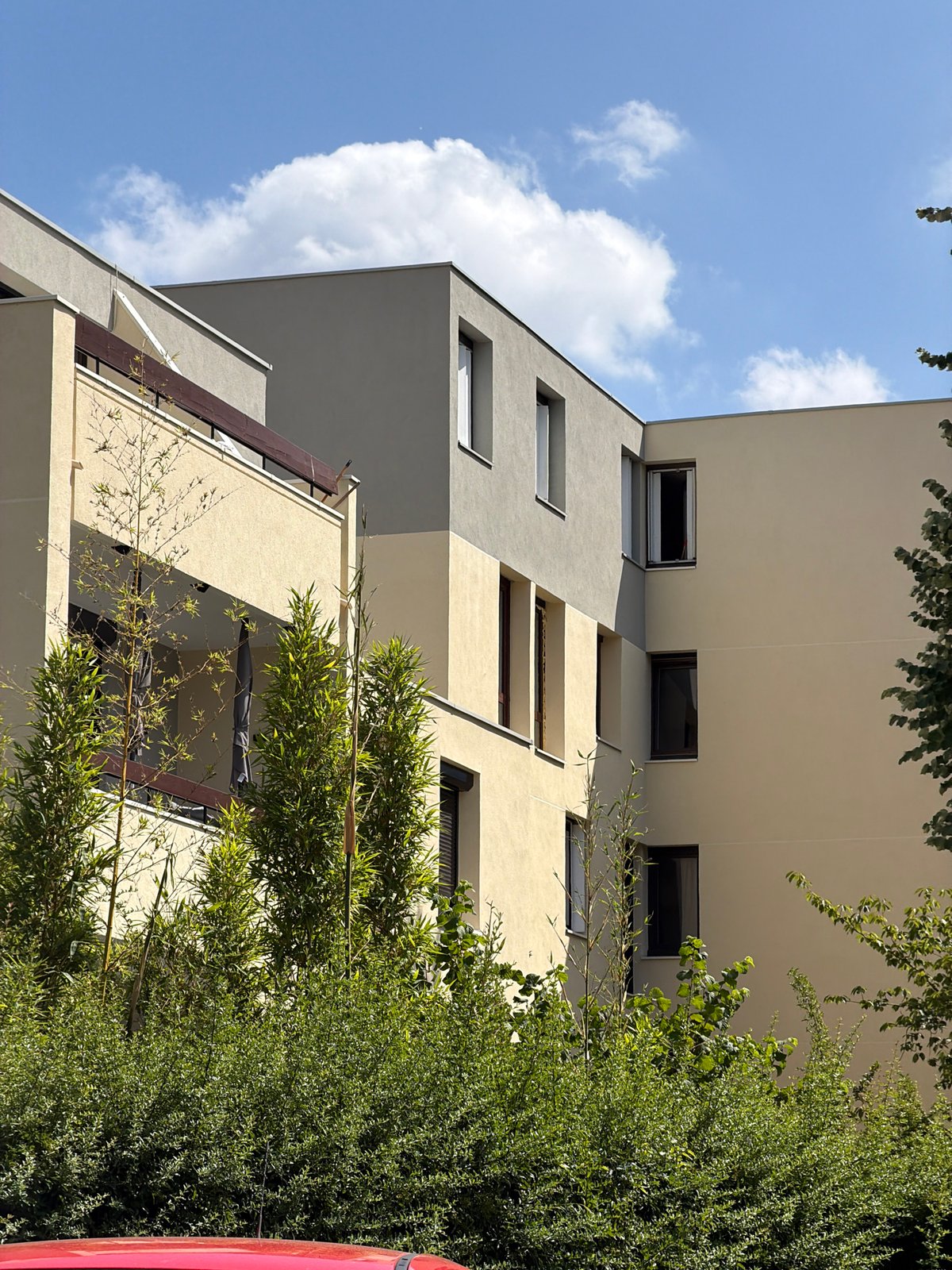 Midday architectural survey of Évry-Courcouronnes streets and buildings