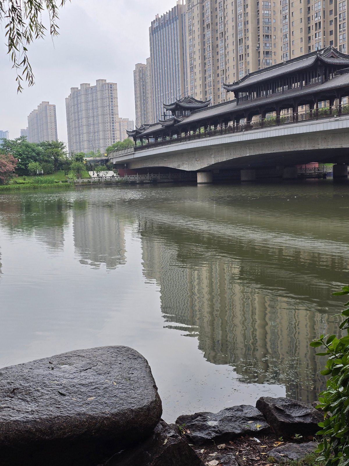 Morning scenes captured across Xiaoshan District entertainment and dining areas