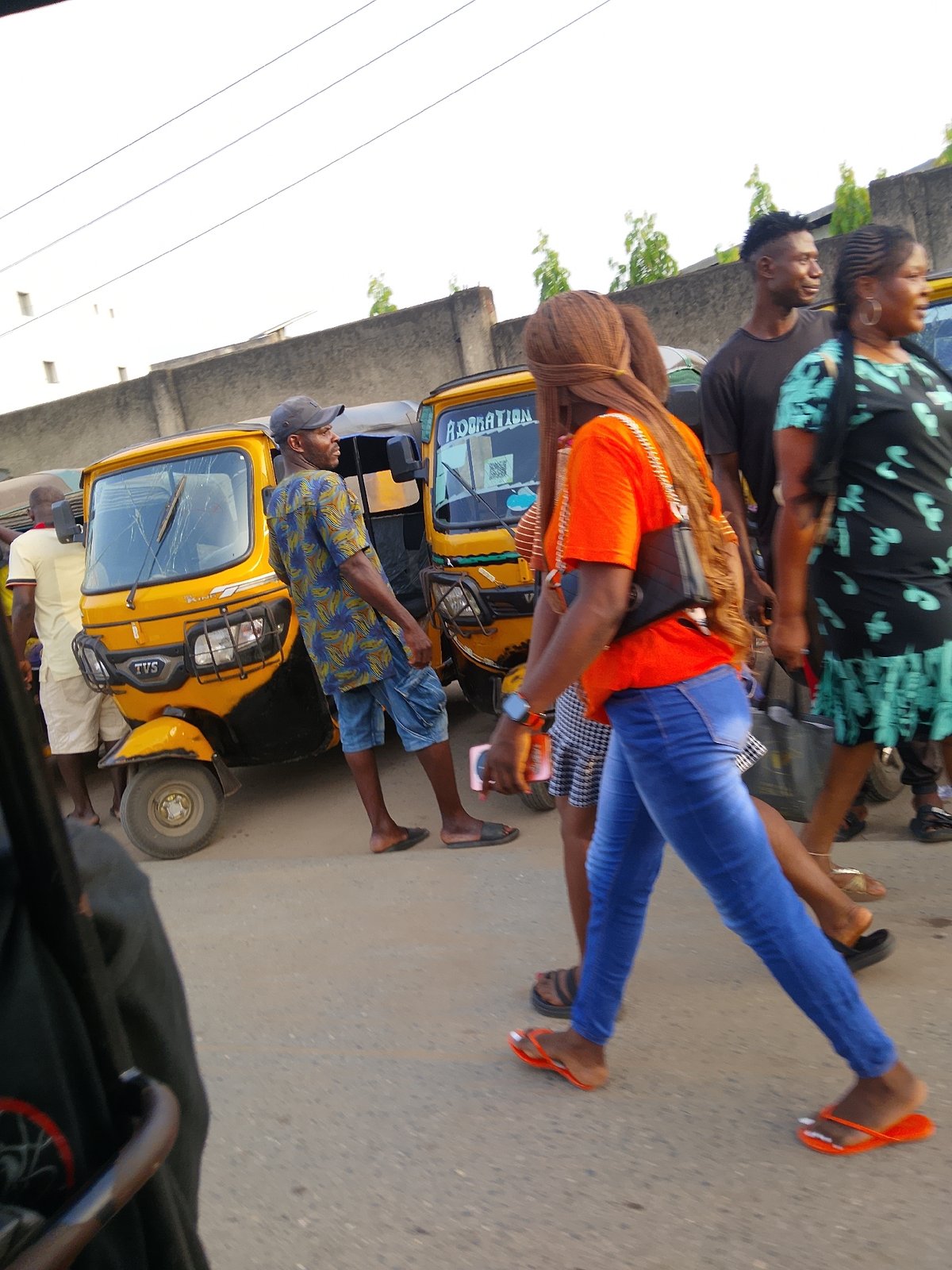 Daily street life documented in Fegge, Nigeria market district