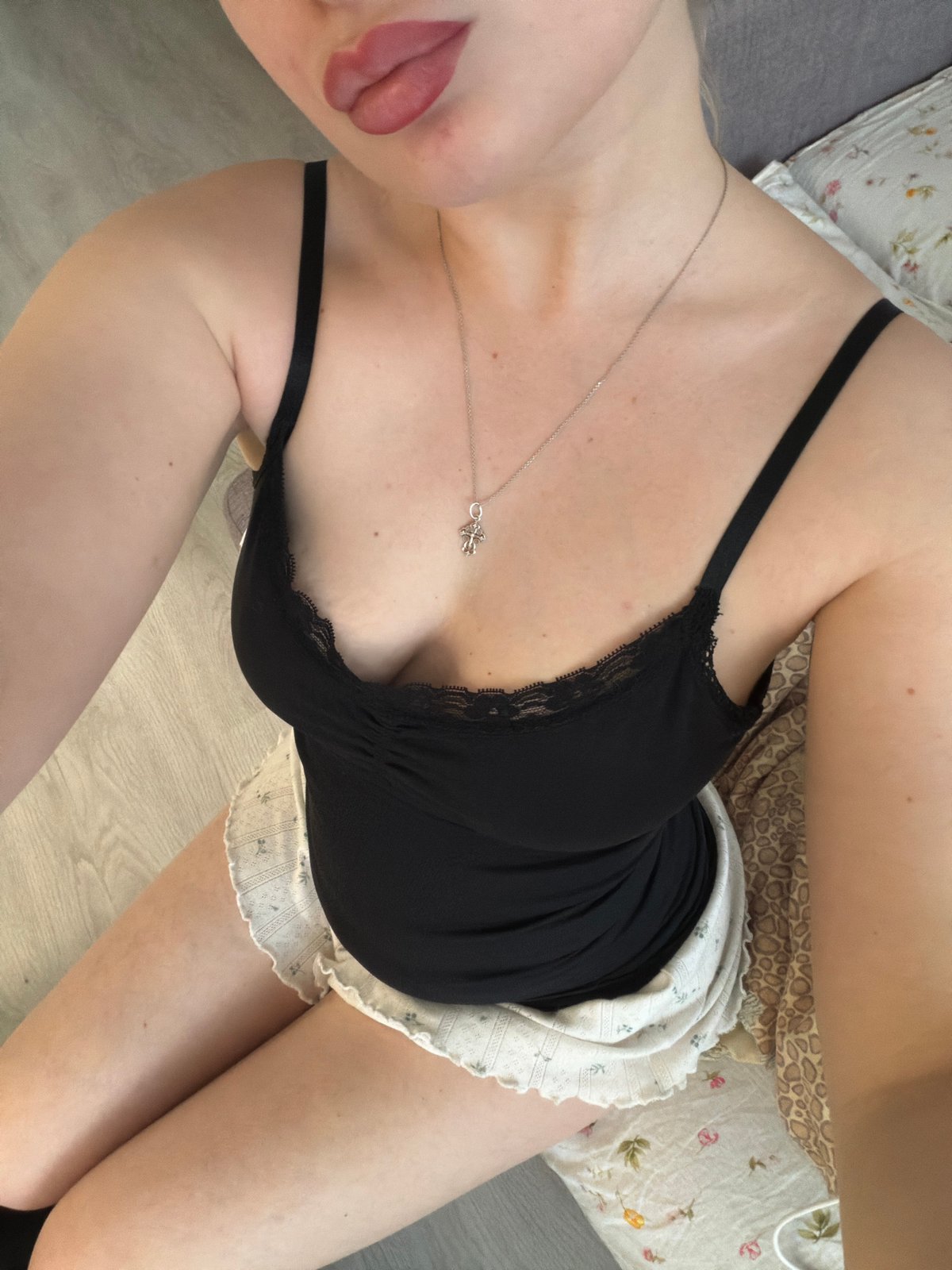 Multiple selfies documented in Russian town during morning hours