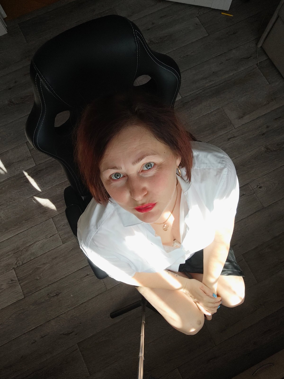 Woman and white cat observed in Markovskii home