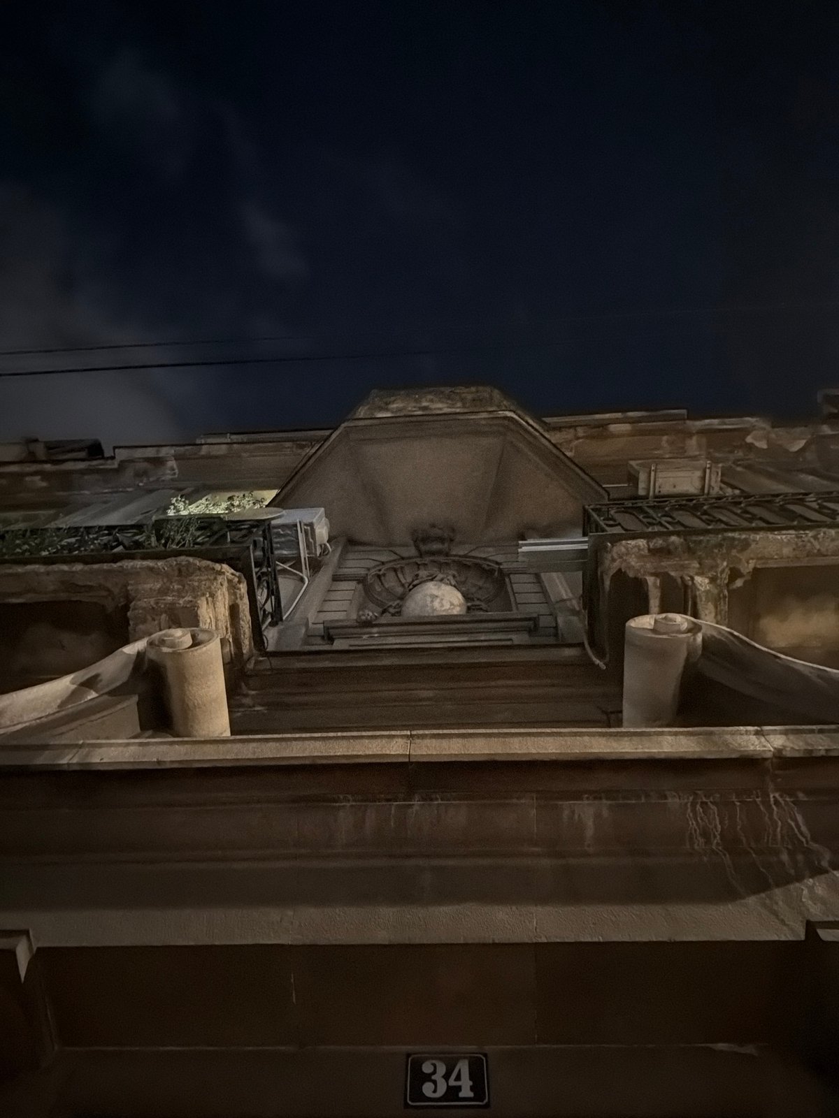 Night Walk Through Belgrade's Vracar District Documented in 16 Memories