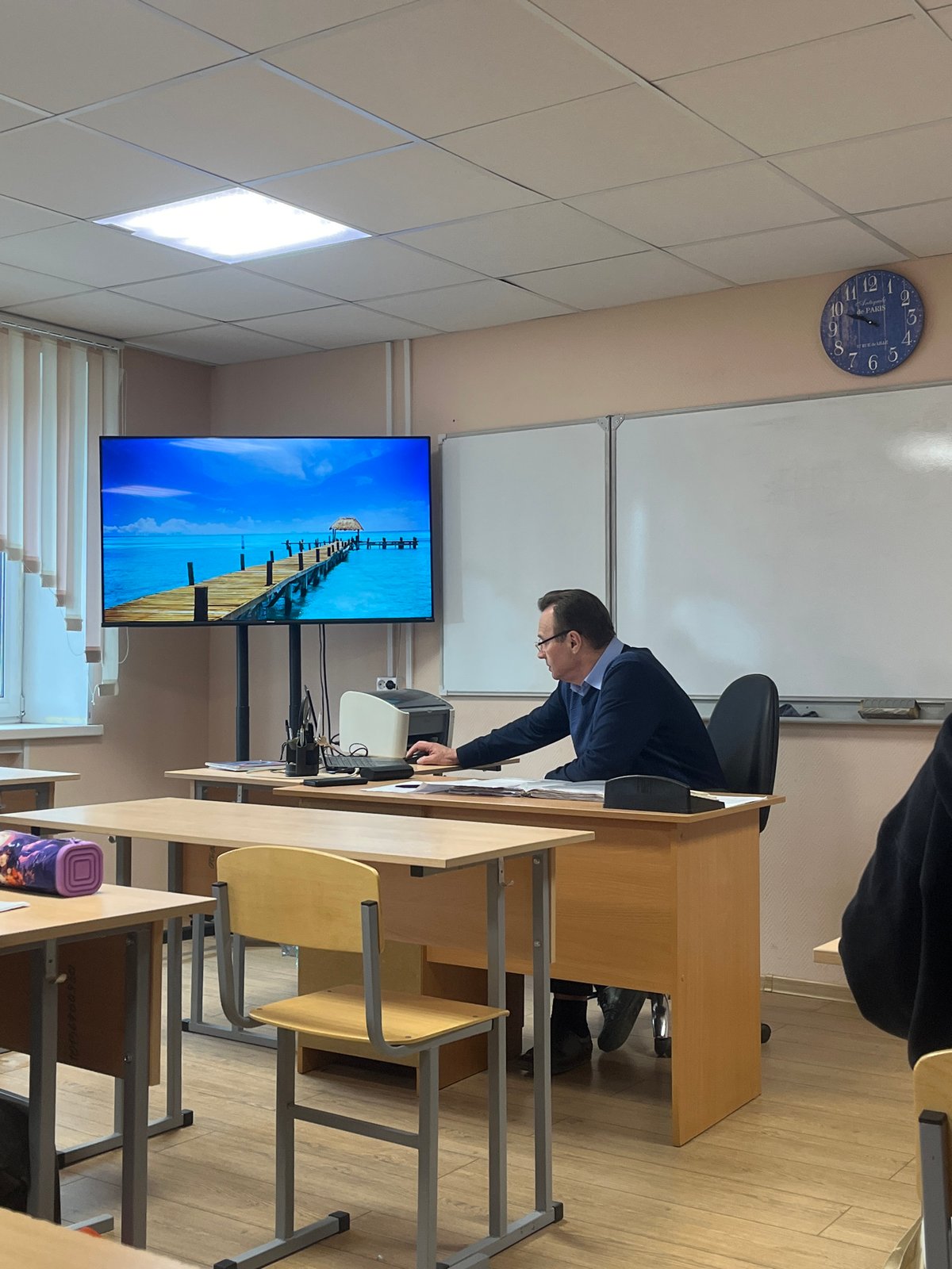 Saint Petersburg classroom session documented over morning hour
