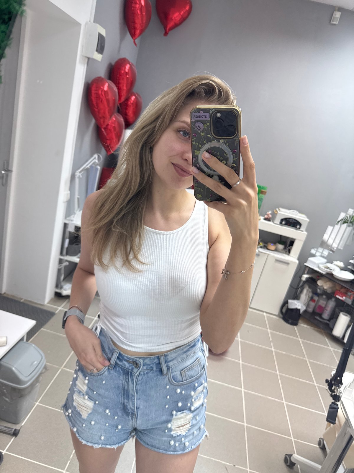Woman takes selfies with balloons in Izhevsk apartment