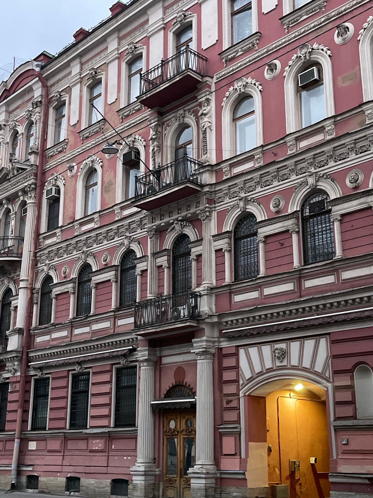 Ornate pink facades documented in Saint Petersburg architectural tour