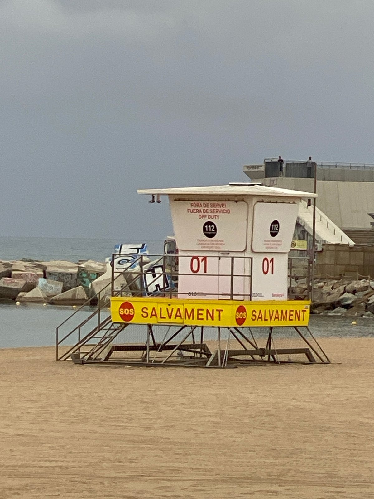 Witness documents Barcelona waterfront scenes over two-hour afternoon period