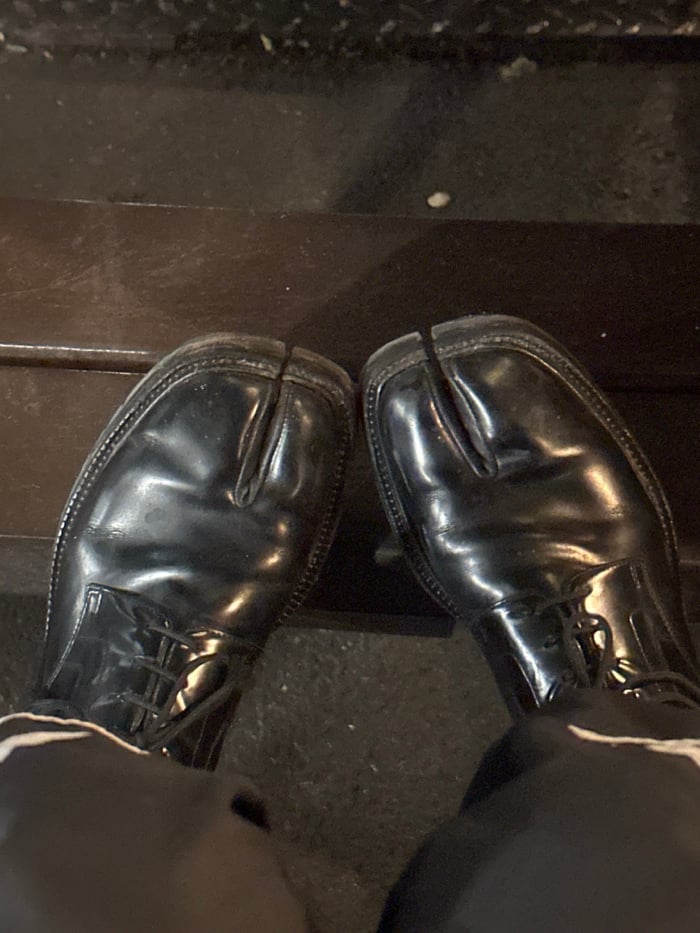 London witness captures random moments: shoes, selfie, fasting message, empty glasses