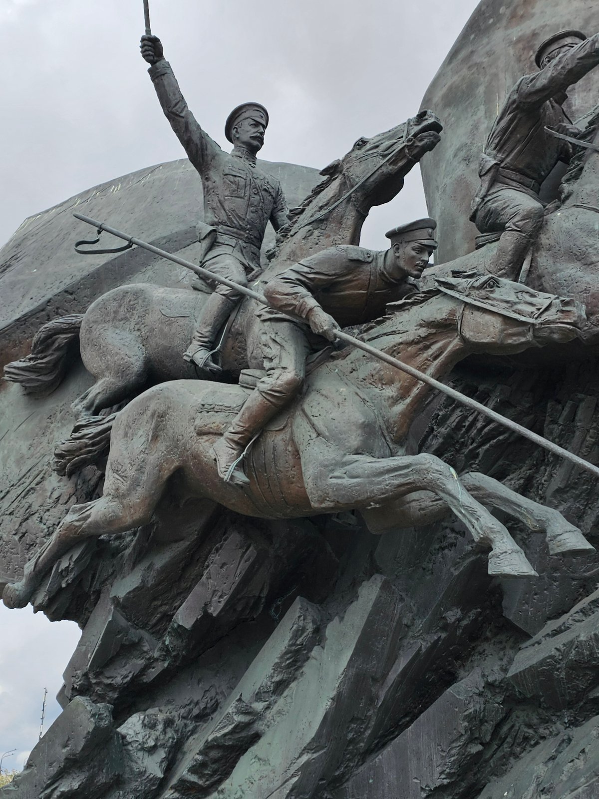 Morning documentation of Victory Park monuments and streets in Moscow