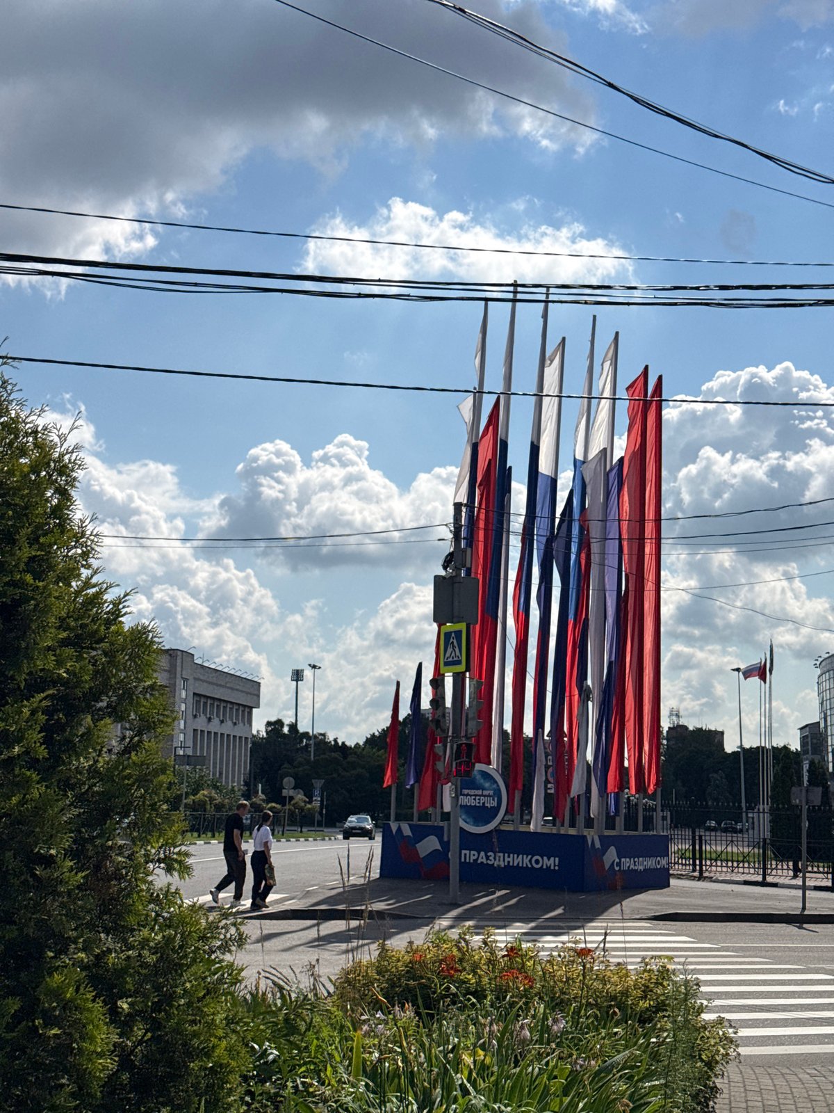 Tomilino streets decked with Russian flags on a July morning