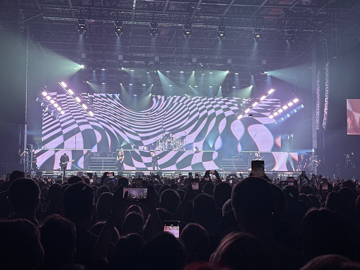 Concert draws crowds in Khimki, Russia
