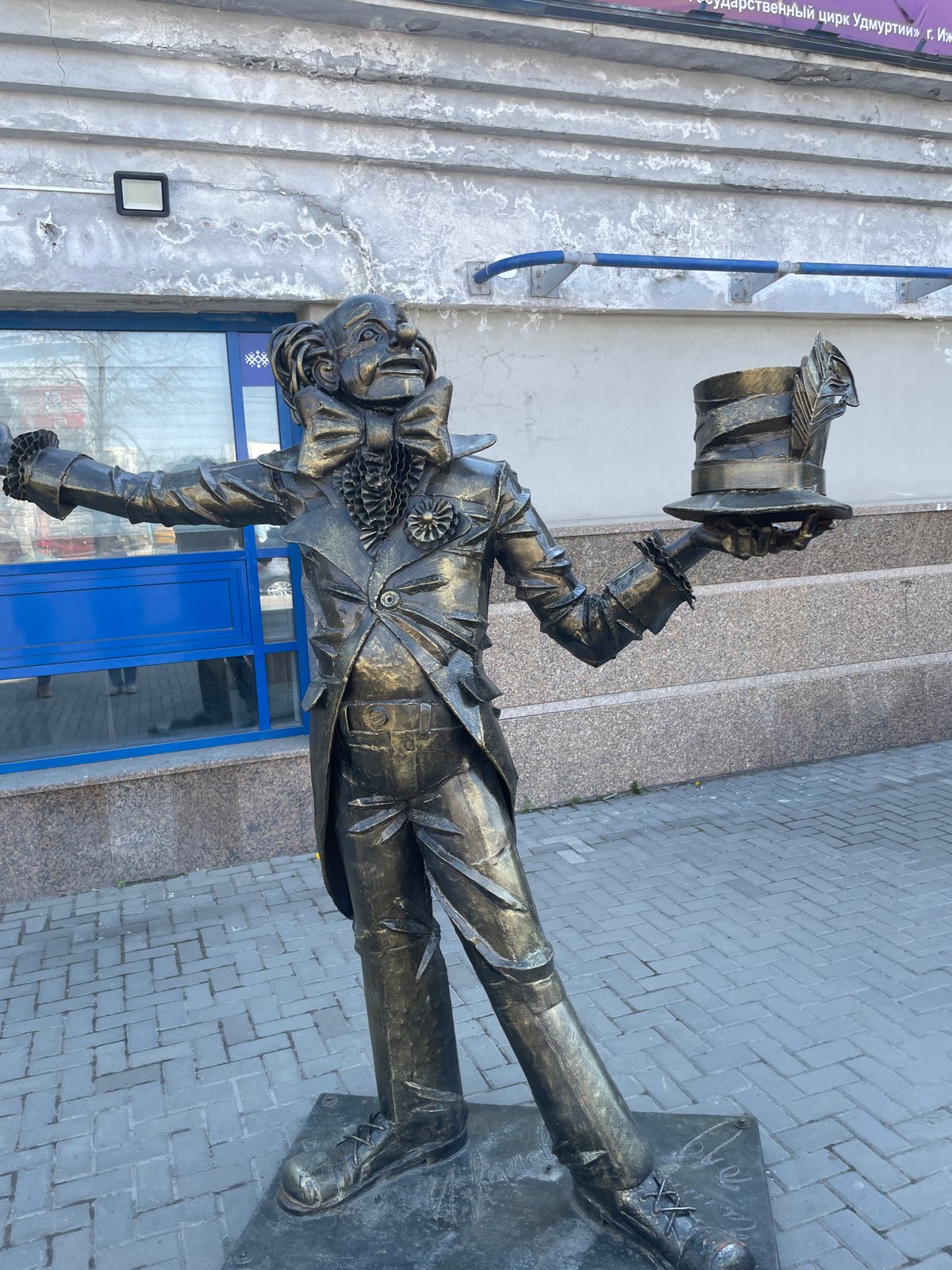 Morning walk documented through central Izhevsk, Russia