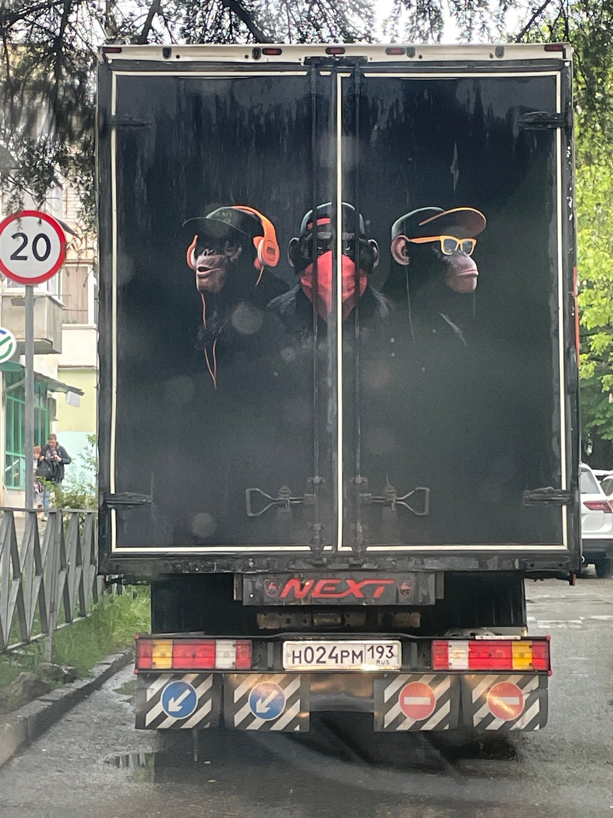 Ordinary moments captured in Sochi: decorated truck, preschool activity