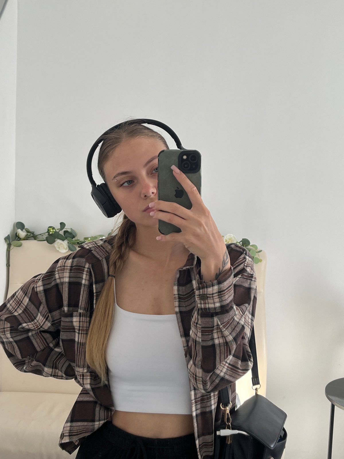 Mirror selfie series, plaid and headphones, Фоки