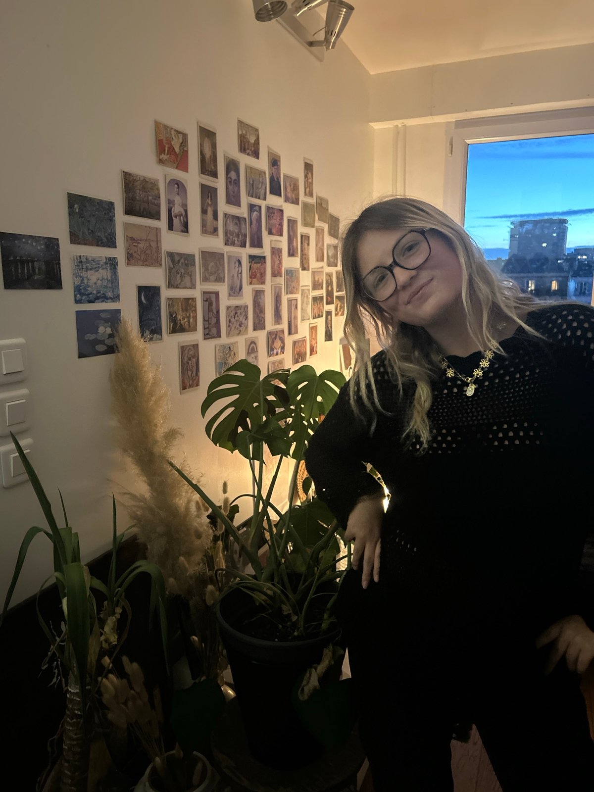 Friends gather for intimate dinner party in Pantin apartment
