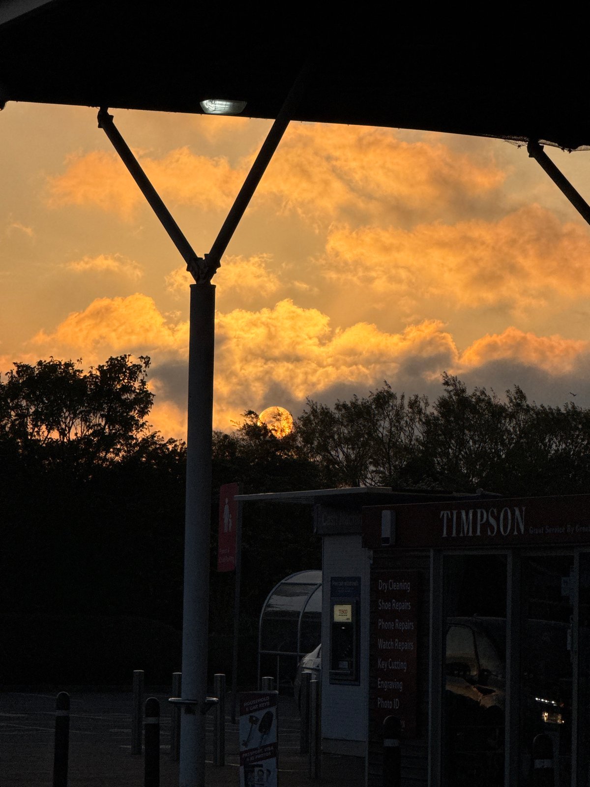 Evening moments captured in Great Yarmouth: sunset and selfie
