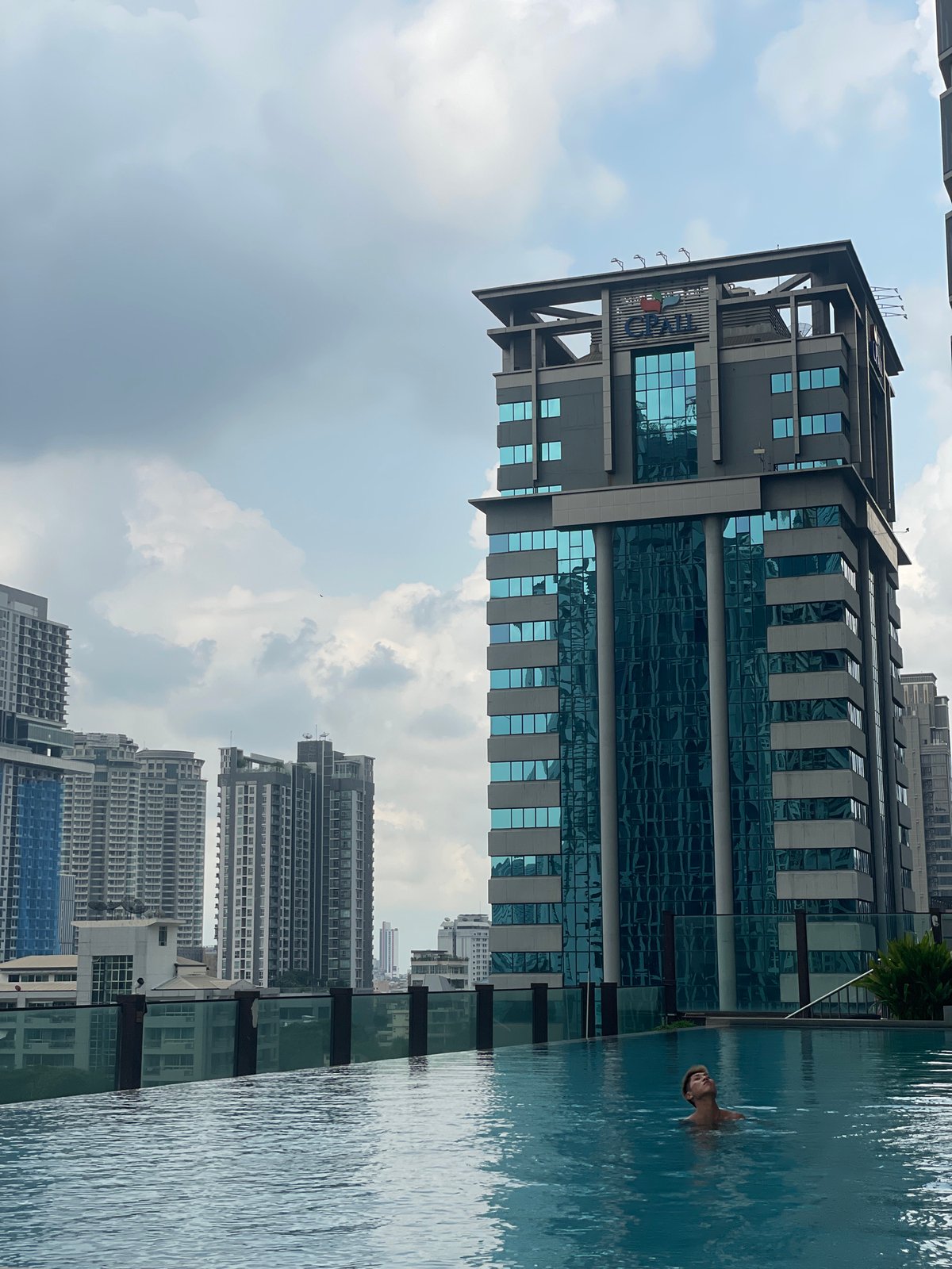 Bangkok hotel guest enjoys pool, dining during early morning hours