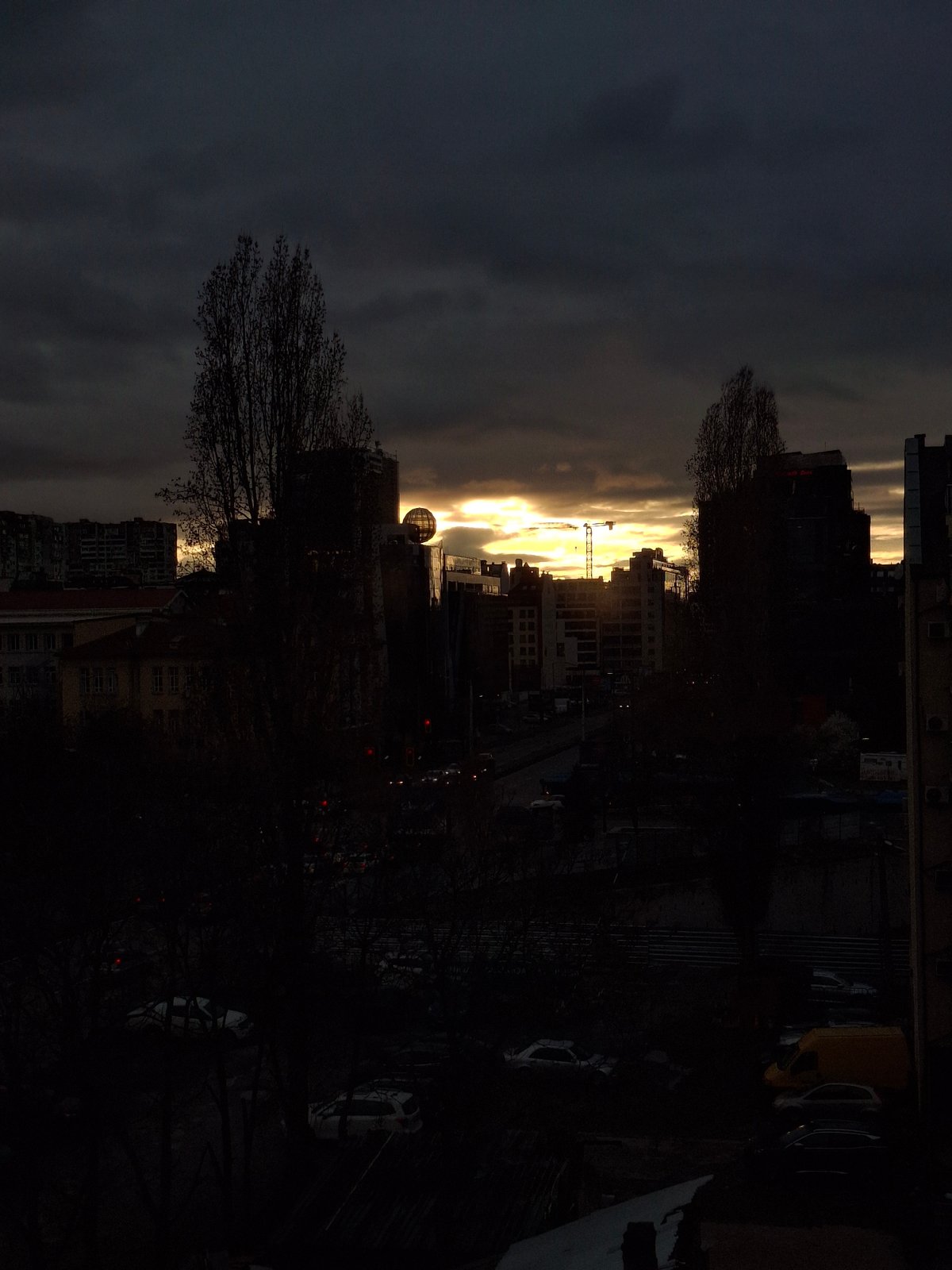 Sofia residents document evening scenes, sushi dinner, selfie moments