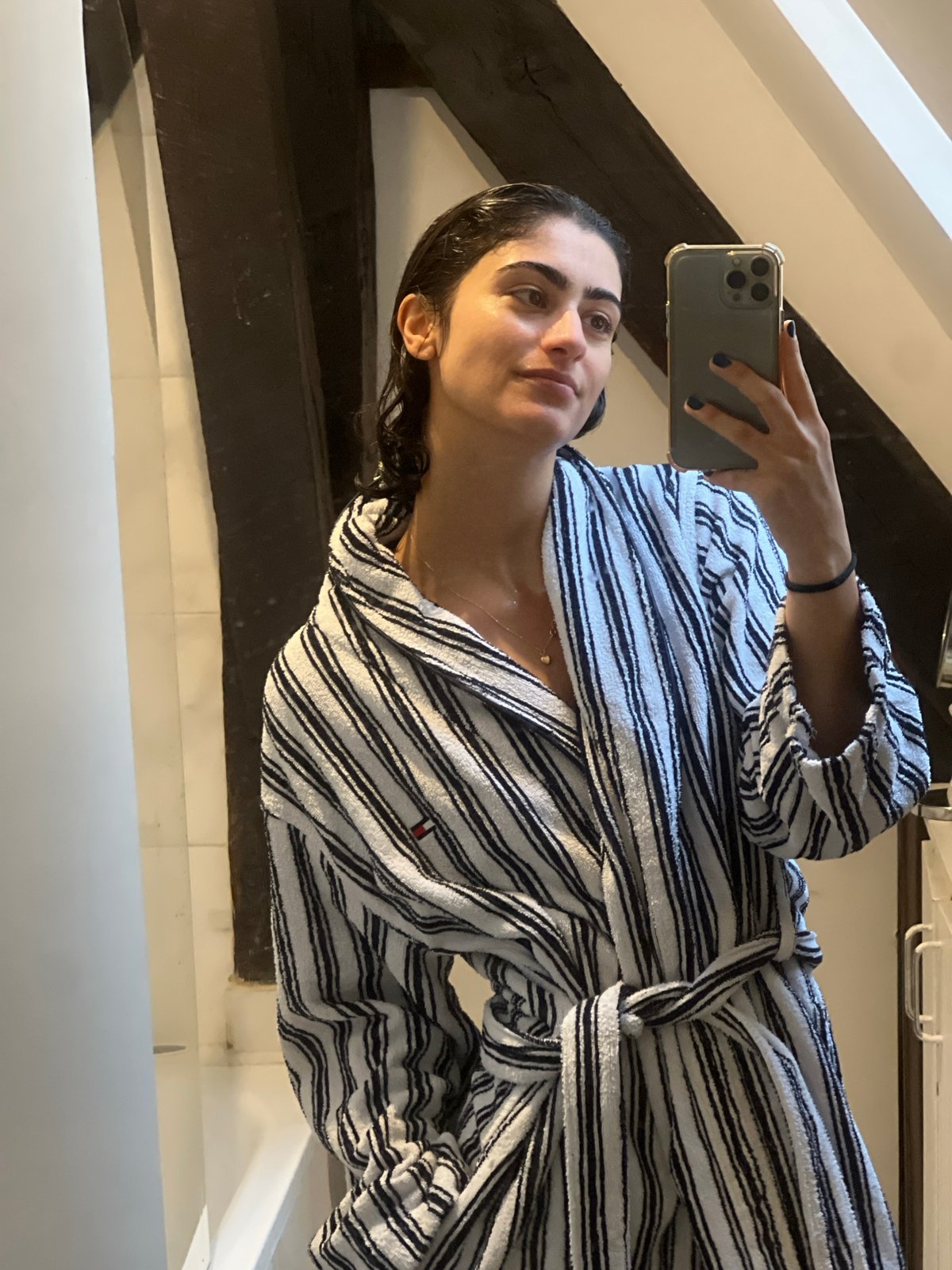 Paris afternoon: gym looks, bathroom selfies, and a street dancer