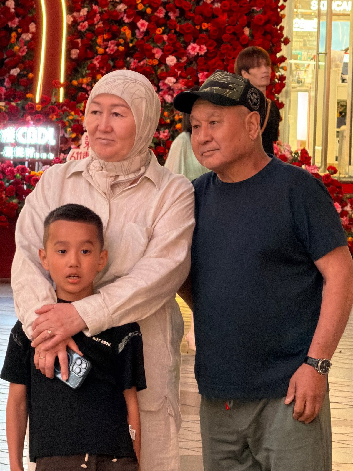 Everyday street life captured in Yuzhong District, China