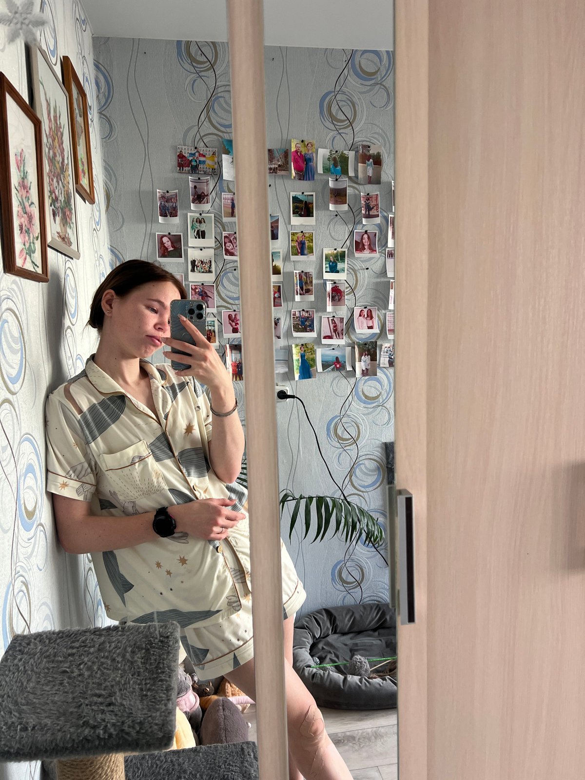 Quiet family morning captured in Chaikovsky home with selfies, cat