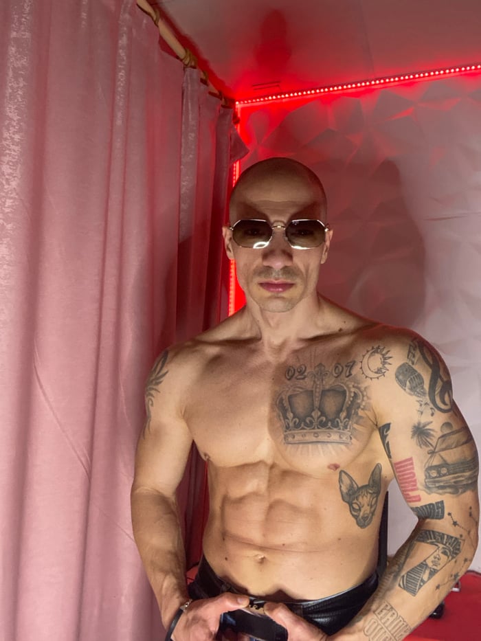 Tattooed man photographed multiple times in Pleven apartment