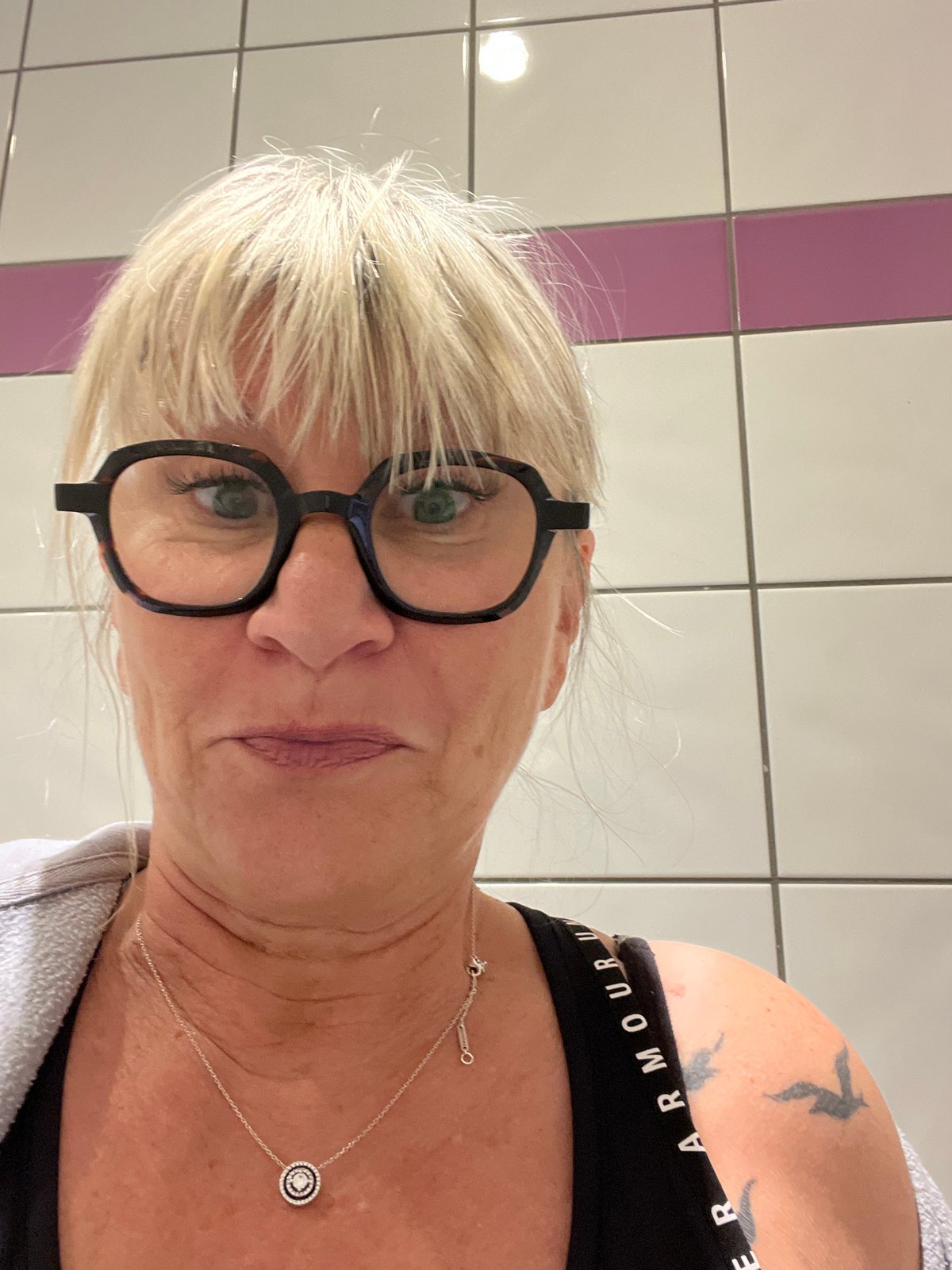 Woman photographed in portrait session in Saint-Galmier, France