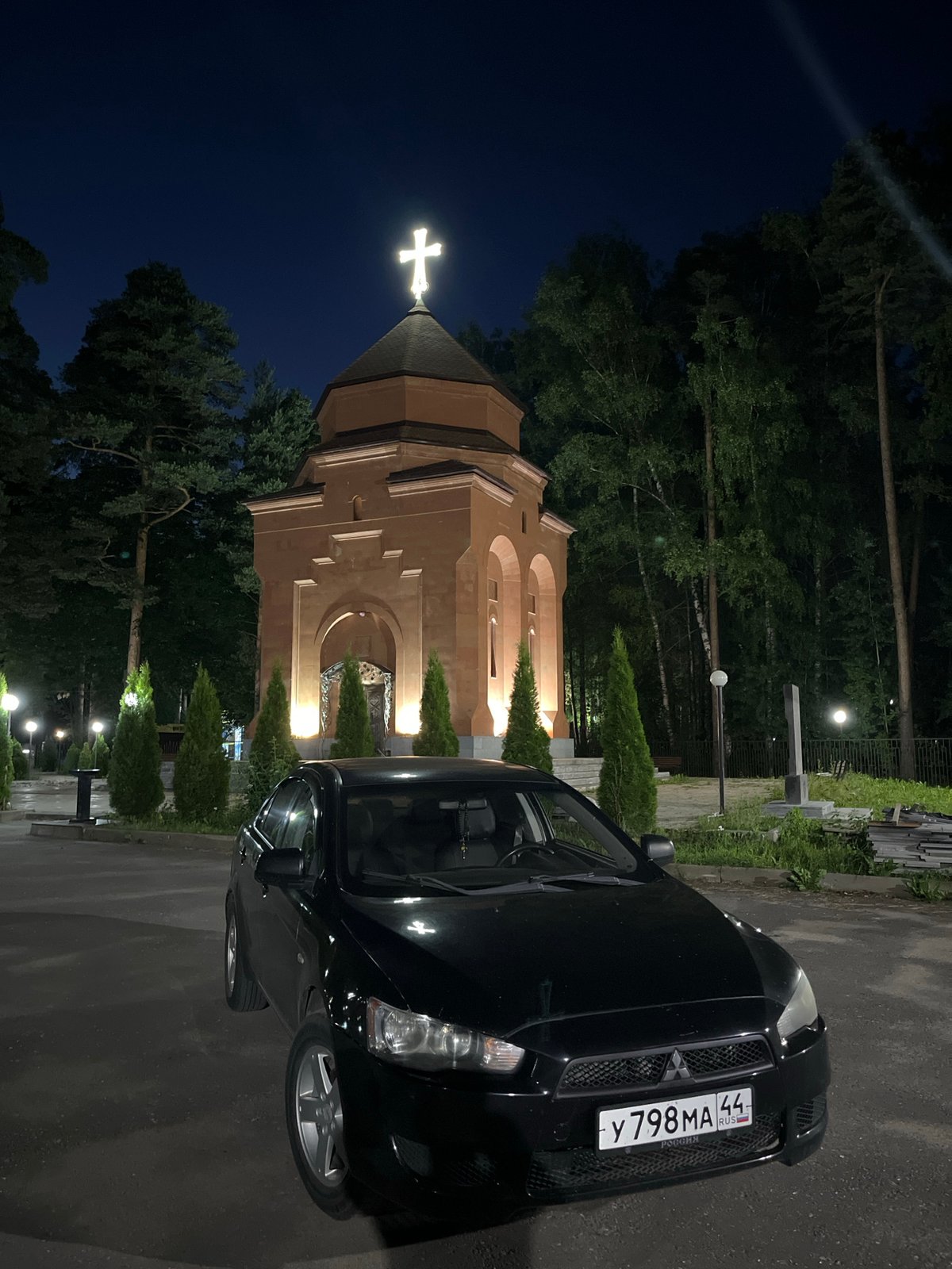 Late-night drive past illuminated churches in Kostroma