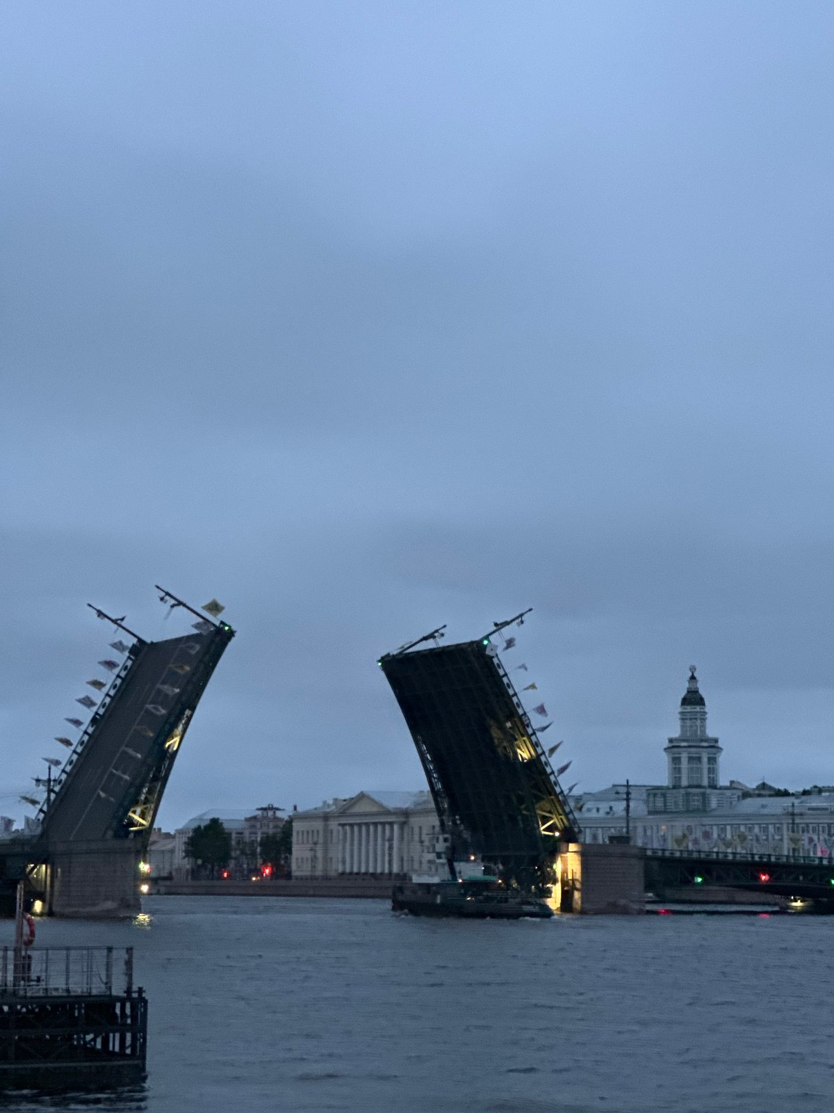 St. Petersburg evening scenes captured over 78 minutes