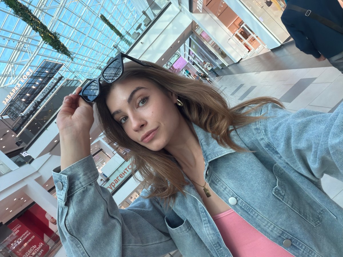 Woman documents afternoon shopping mall visit in Moscow