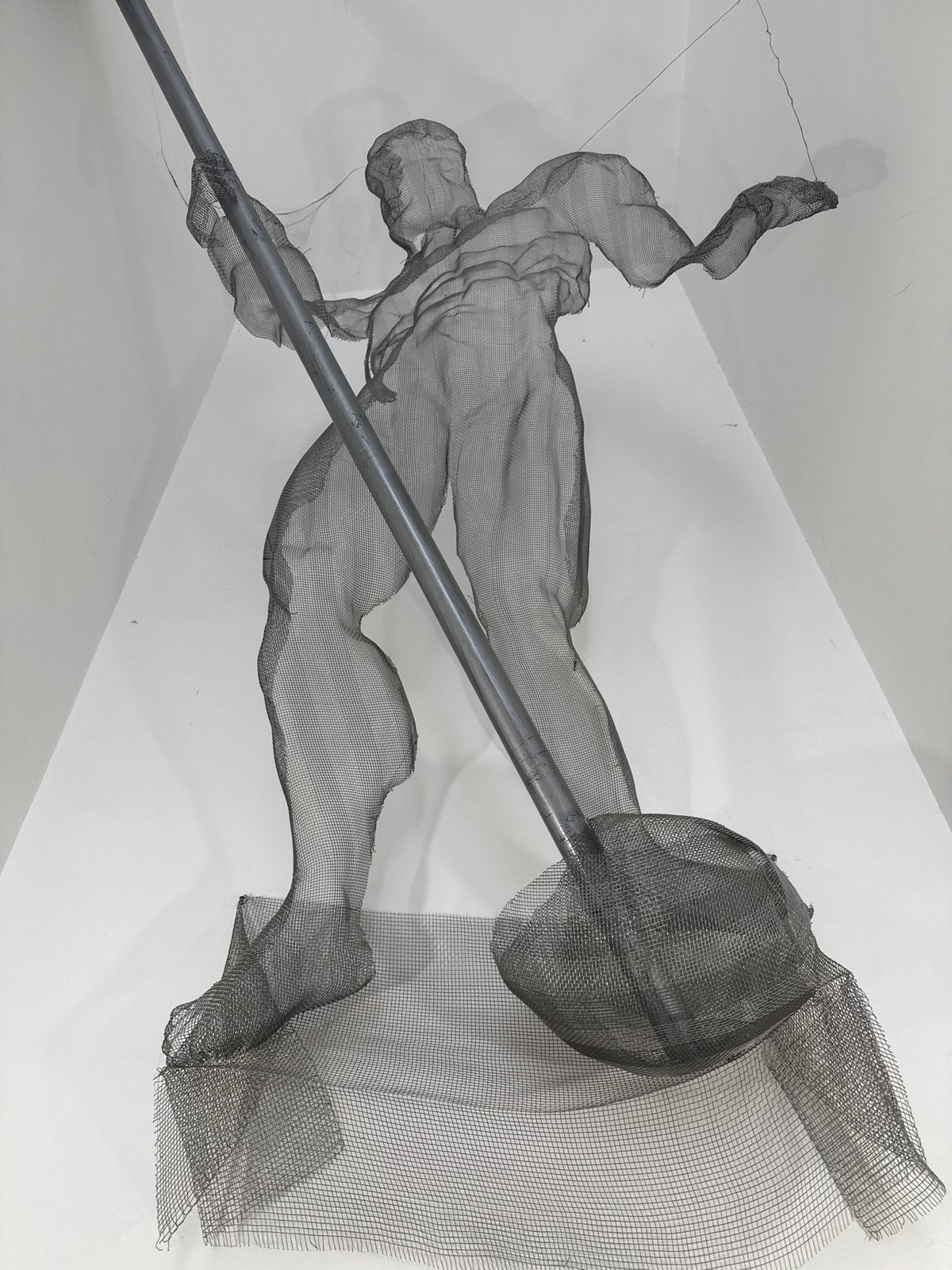 Wire mesh sculptures, metallic emblems displayed at Varna exhibition