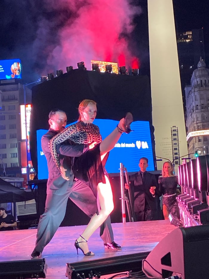 Street performers entertain crowds near Buenos Aires Obelisco overnight