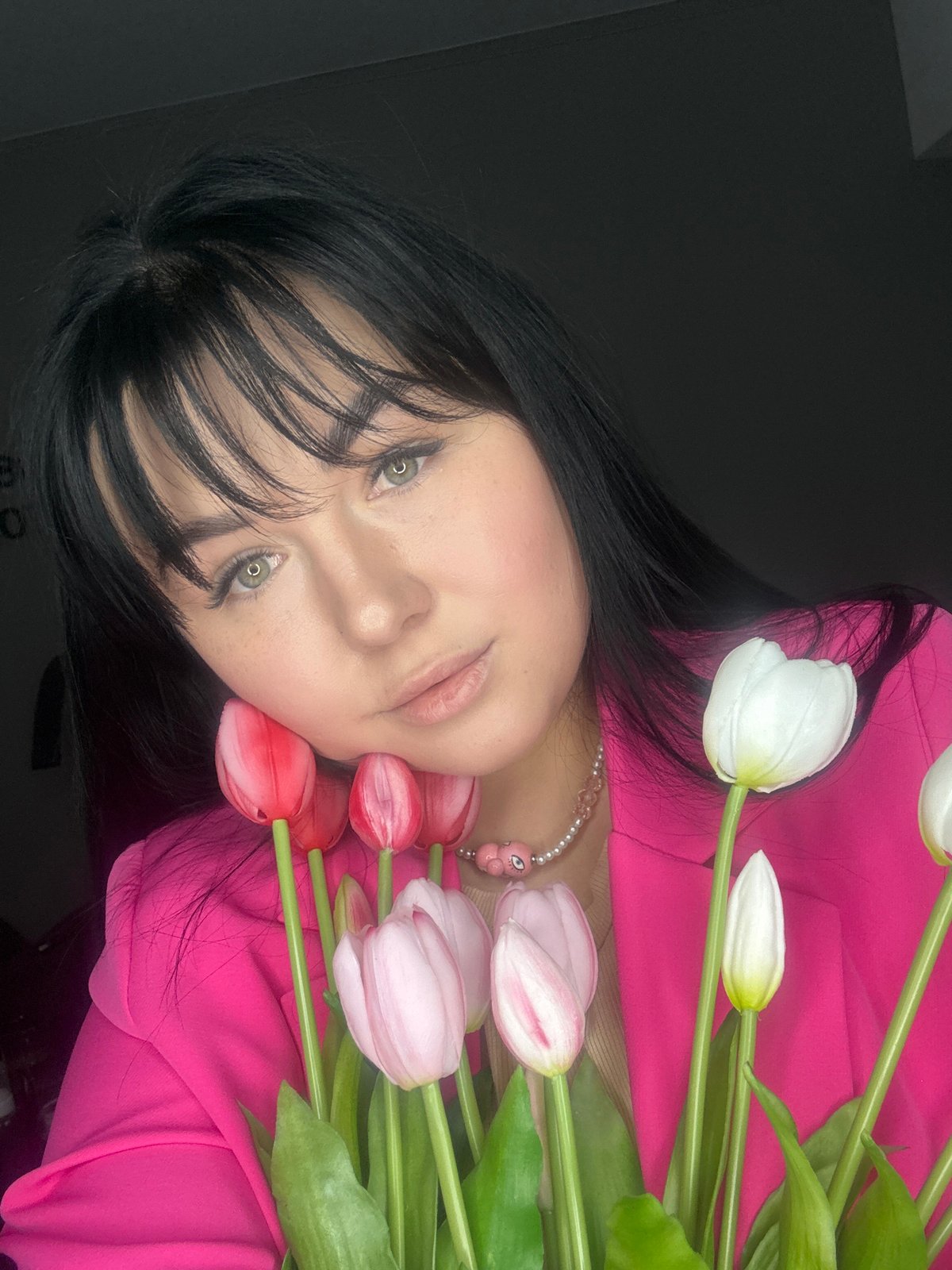 Woman documents morning selfie session in Chaikovsky, Russia apartment