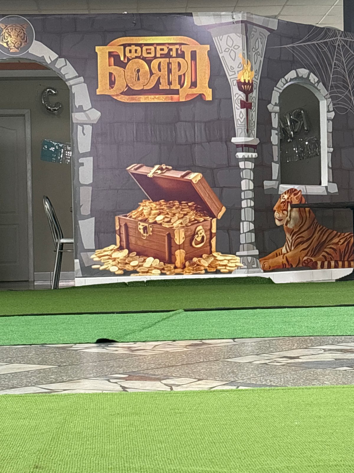 Fantasy-themed cardboard box spotted in Chaikovsky, Russia