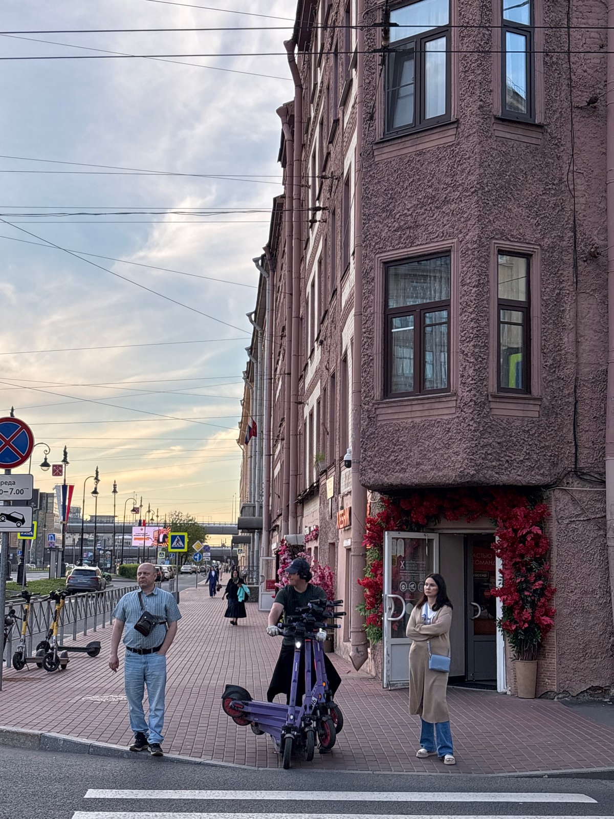 Evening street scenes documented across Saint Petersburg