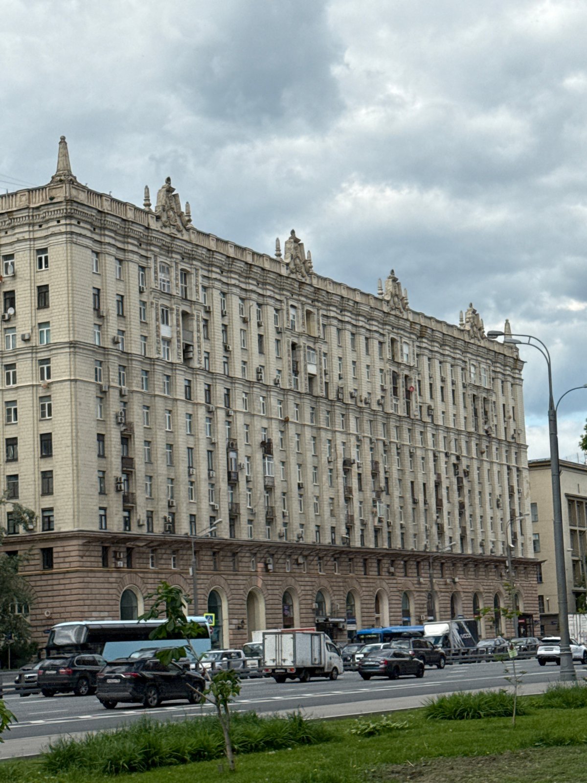 Moscow morning walk captures architecture, cafes, selfie, pets