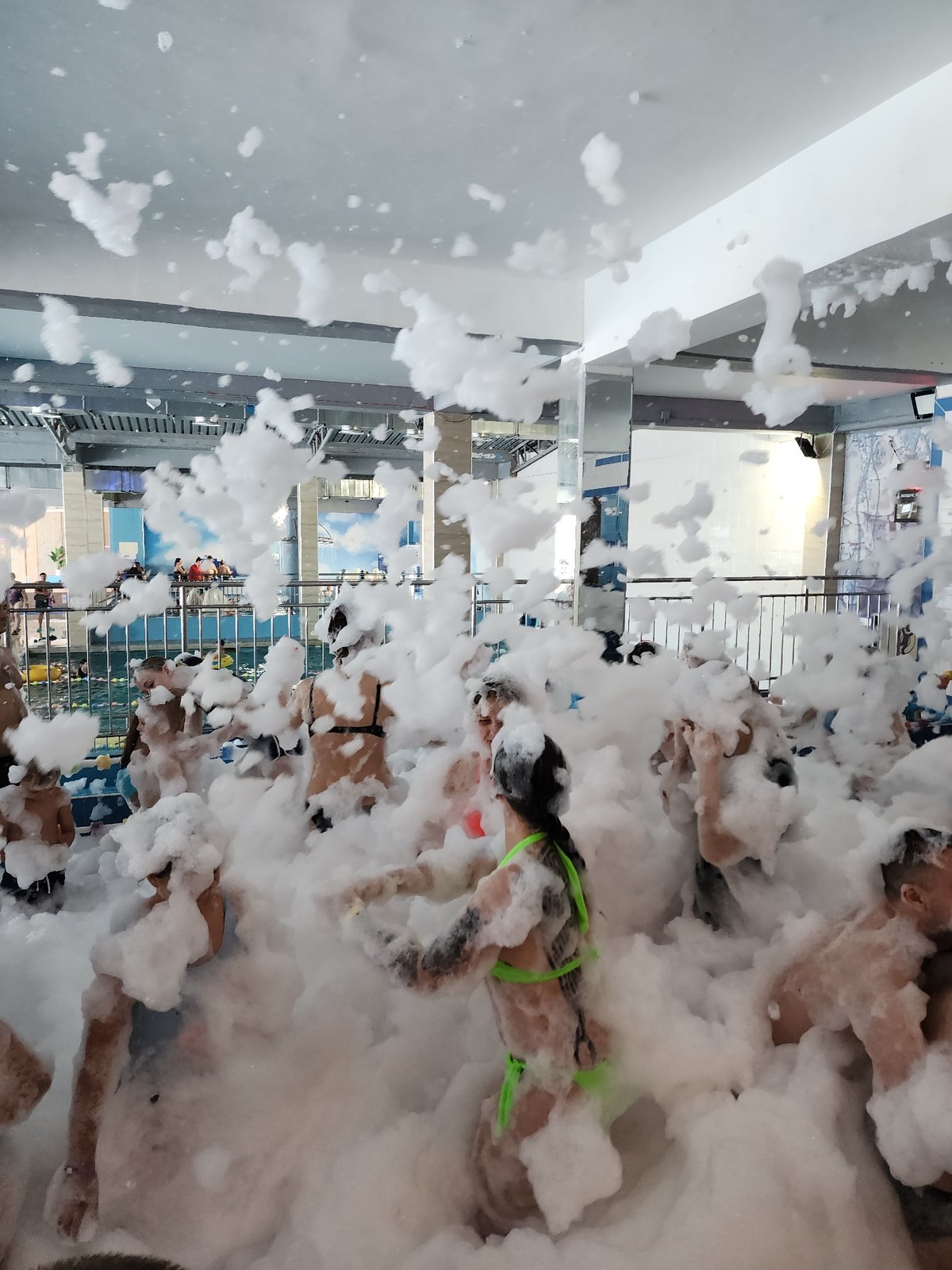 Foam party draws crowds at Sochi water park