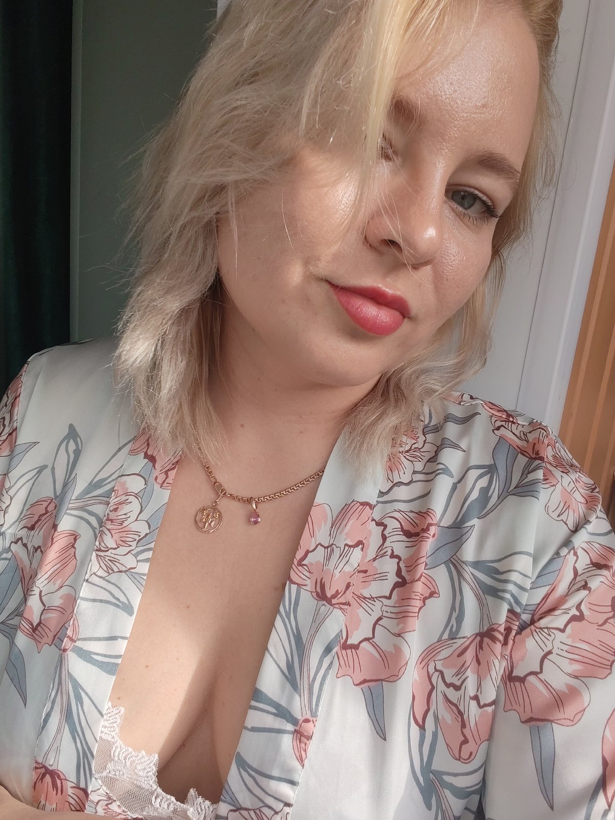 Woman photographed posing in floral robe in Izhevsk apartment