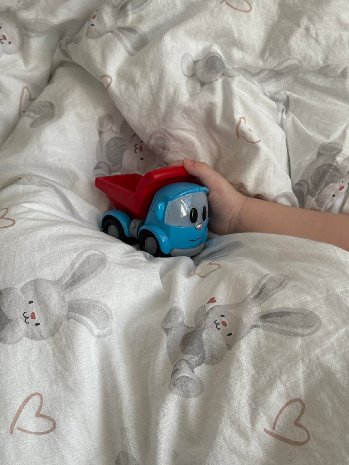 Morning life documented in Chaikovsky, Russia through 17 casual moments