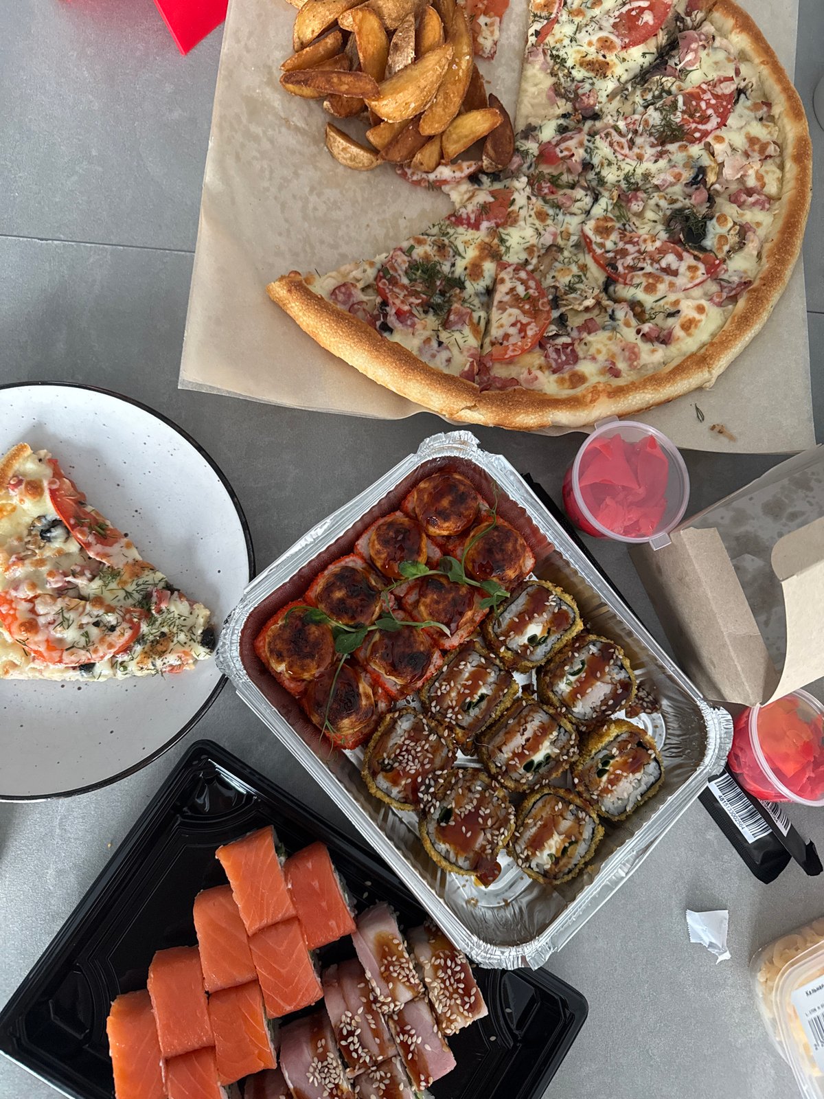 Pizza and sushi lunch combo in Kostroma