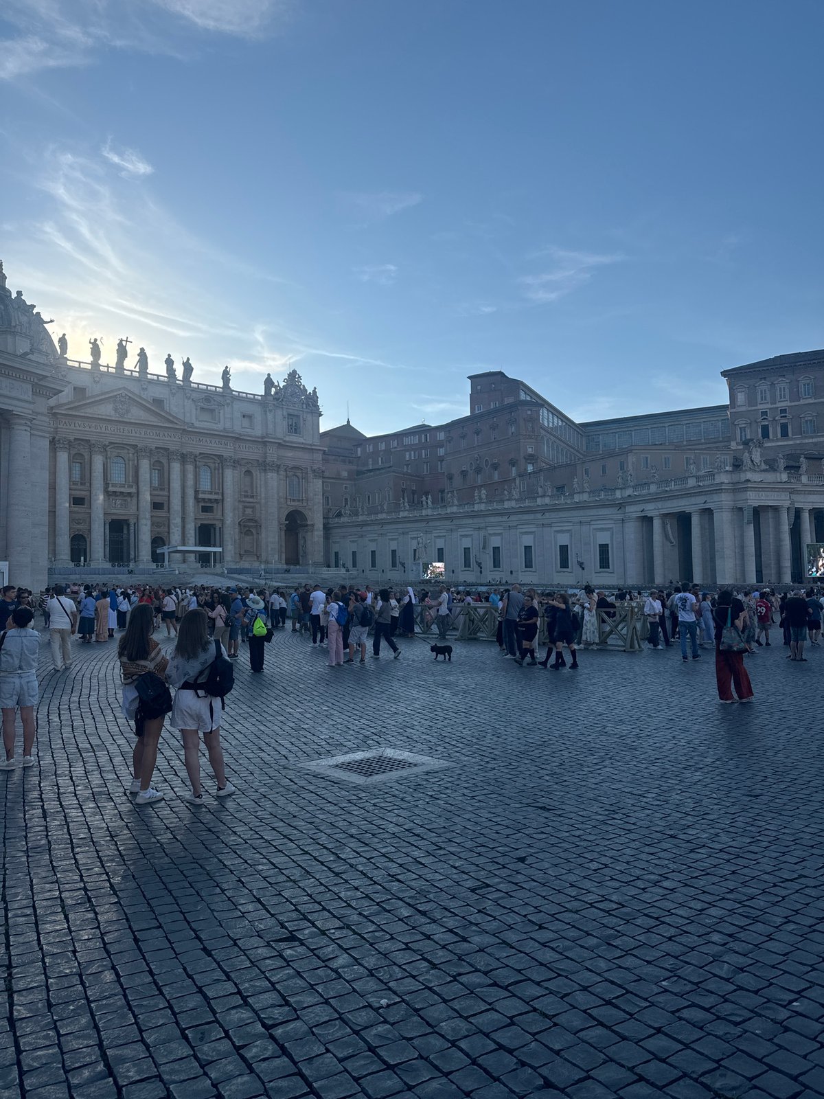 Evening tourist activity documented at Vatican's St. Peter's Square