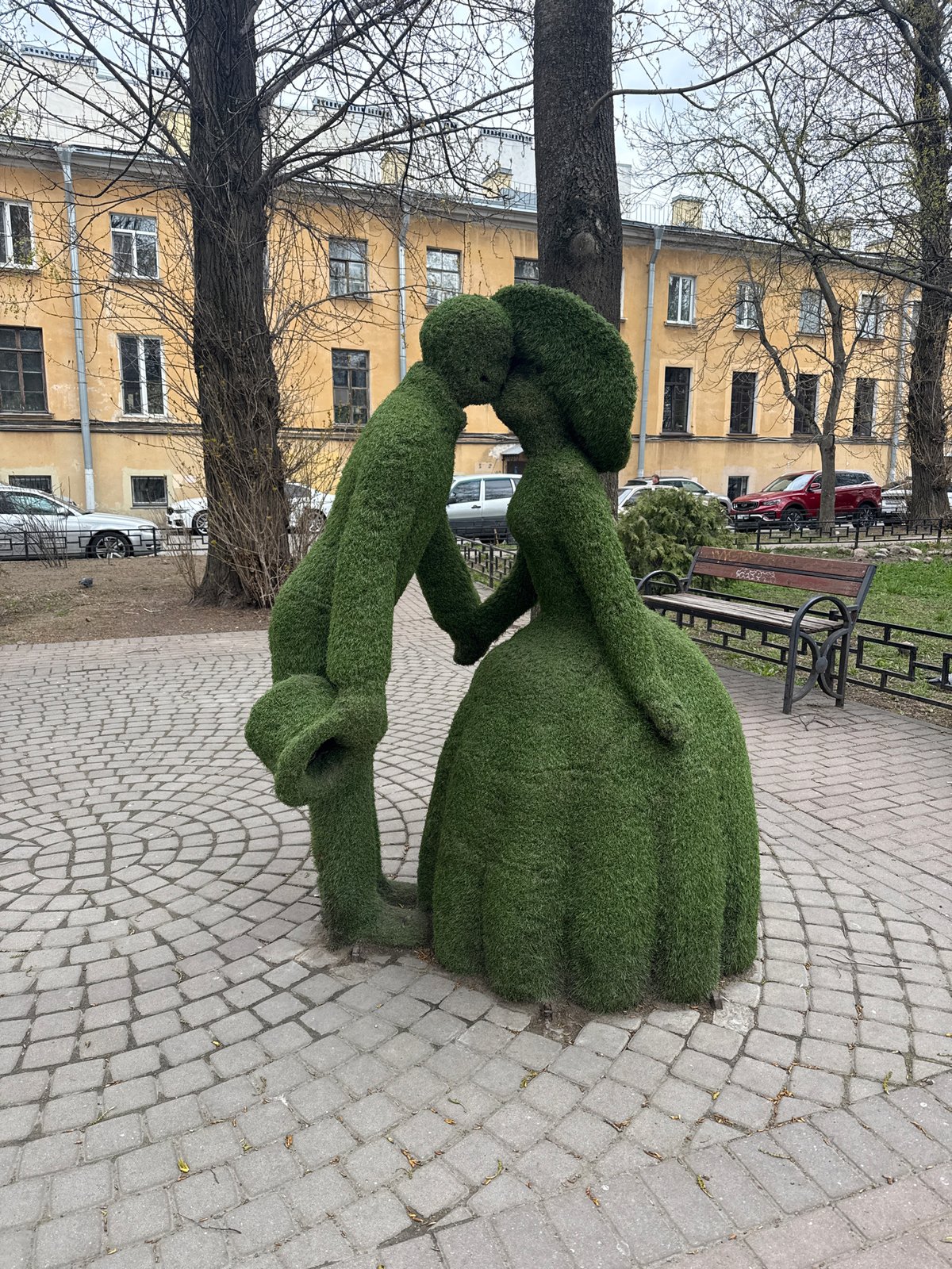 Tourist captures topiary art and selfies in Saint Petersburg