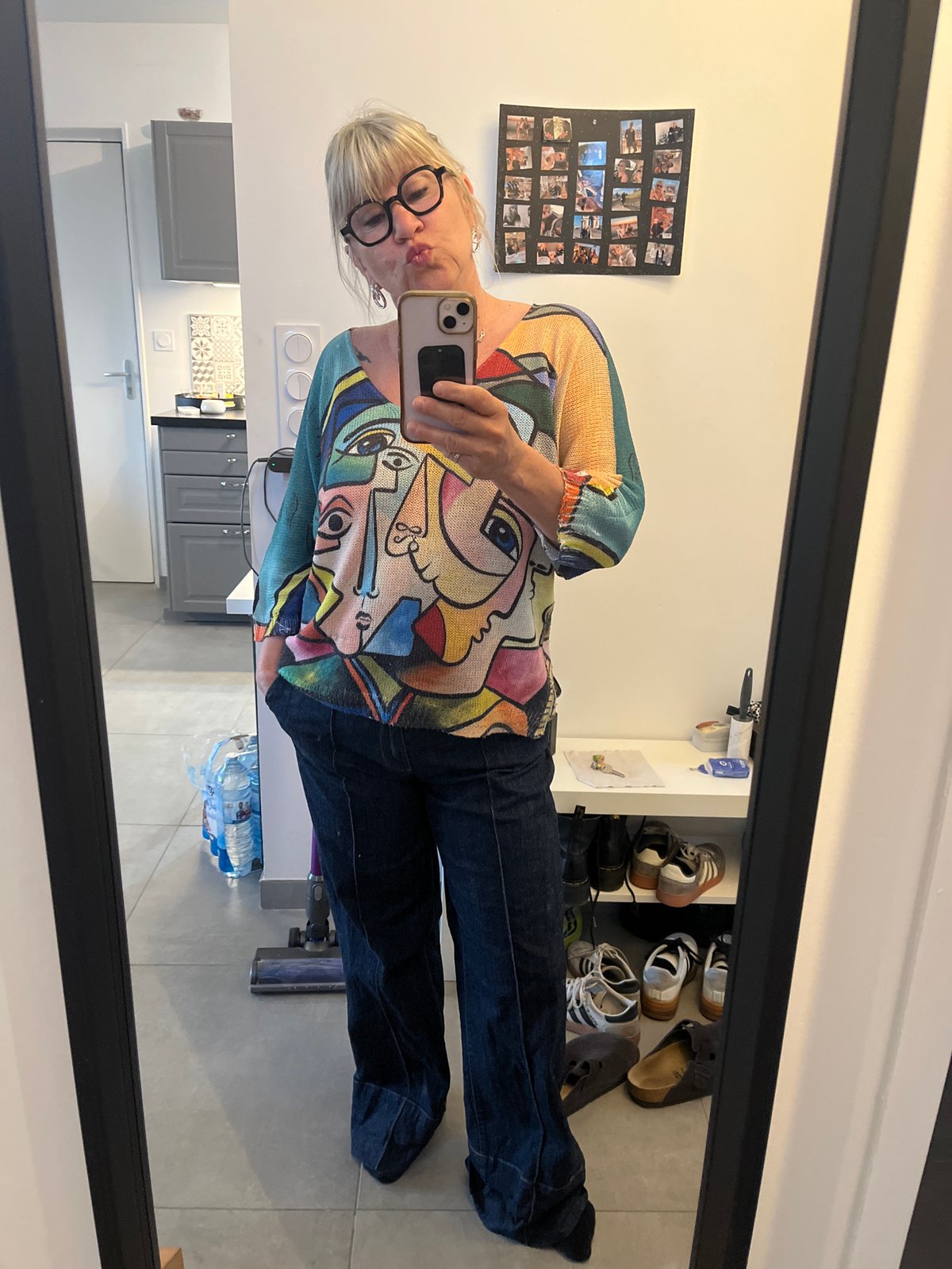 Woman takes early morning mirror selfie in Chambœuf