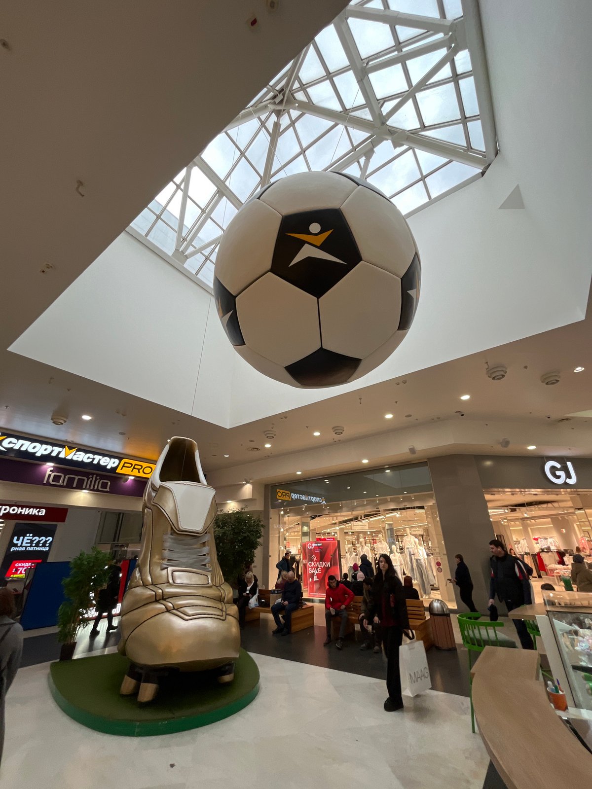 Shopping center tour captured in Krasnoyarsk, Russia