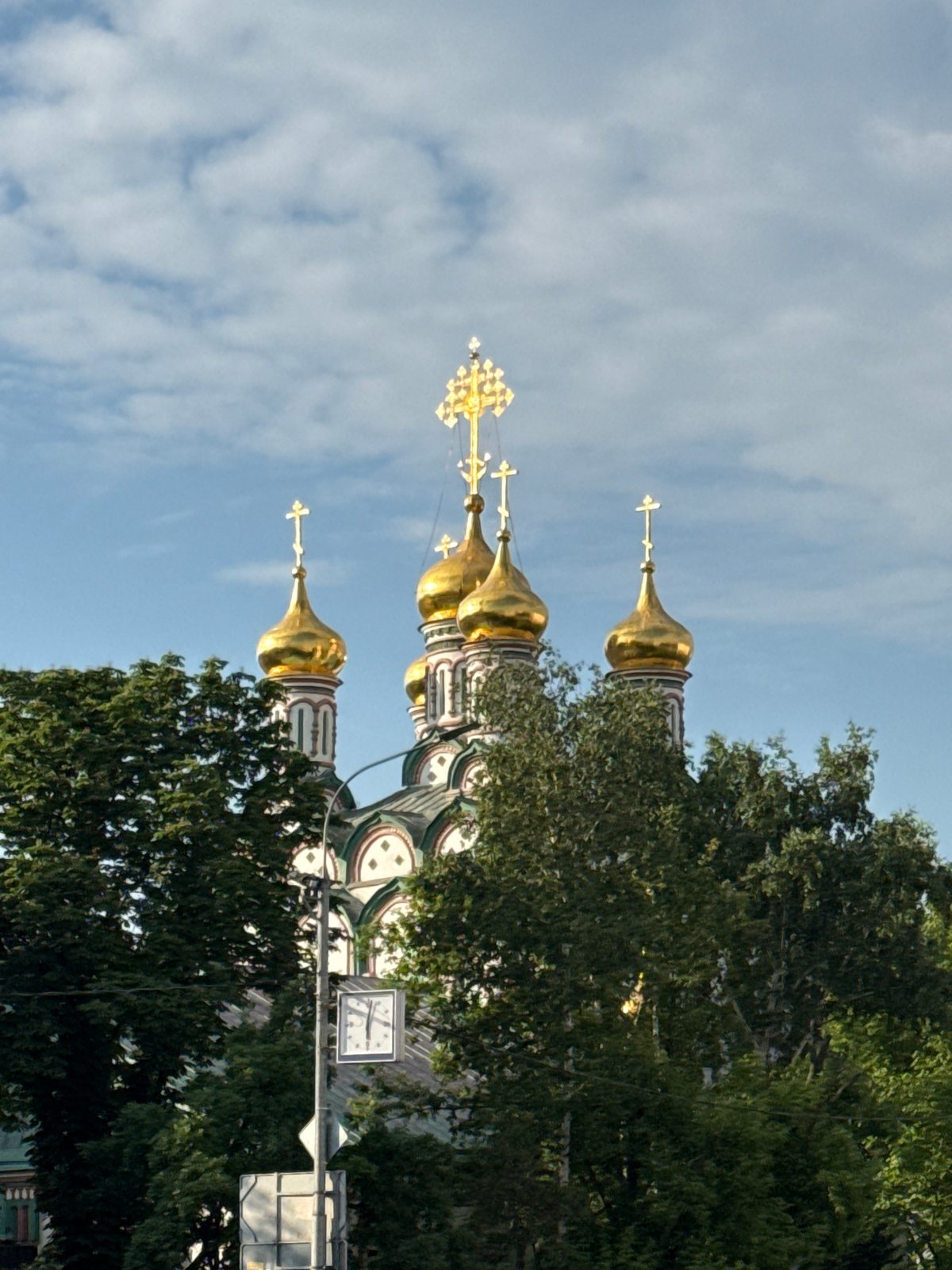 Masked figures walk near Moscow churches and retail area
