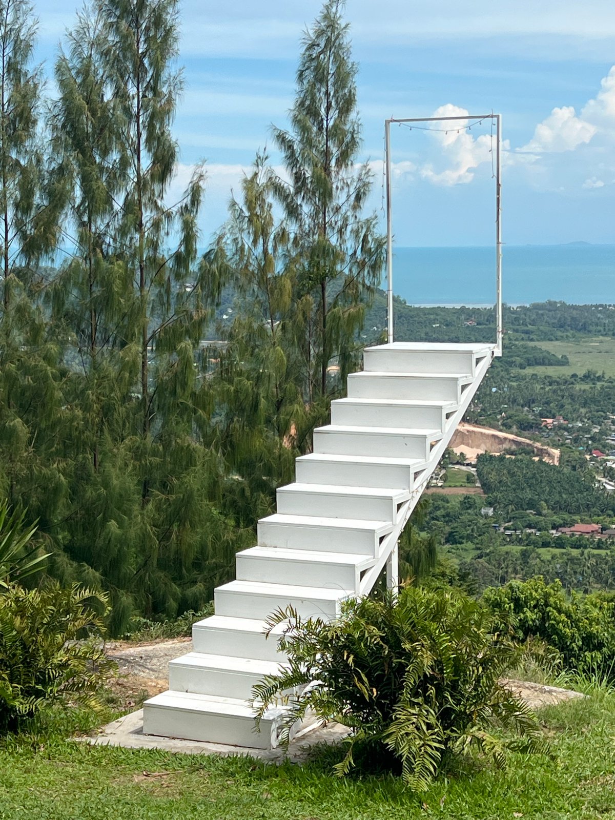 Hilltop viewpoint in Baan Thurian draws visitors to its photo-ready staircase