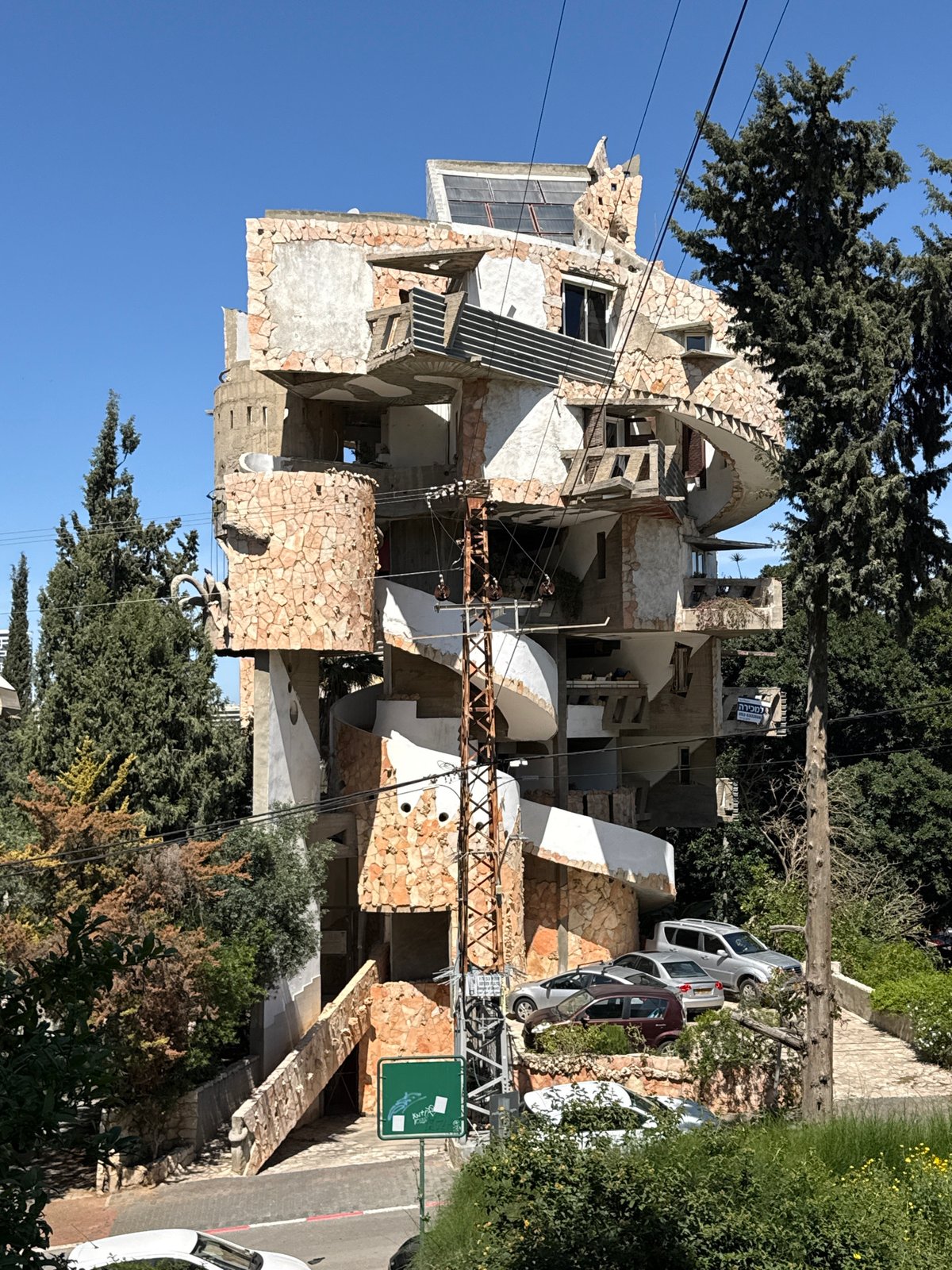 Distinctive 'Pagoda House' architecture documented in Ramat Gan